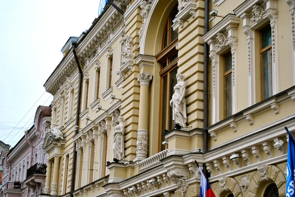 Krásná budova v Petrohradu — Stock fotografie