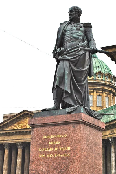 Monument till barcle de tolli i Sankt petersburg — Stockfoto