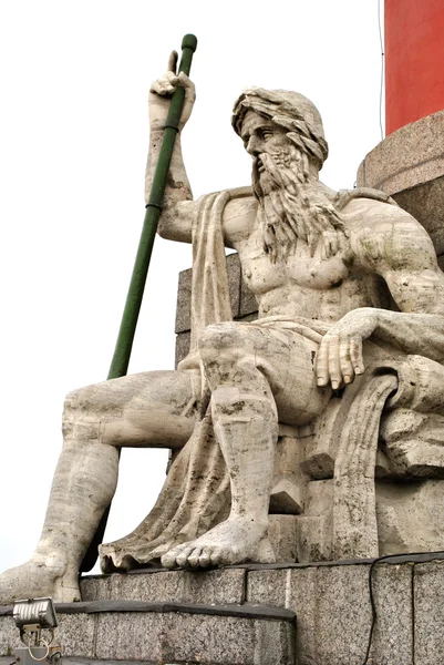 Monumento del re Nettuno alla colonna rostrale di San Pietroburgo — Foto Stock