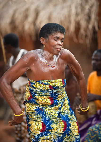 A woman from Togo dances — Stock Photo, Image