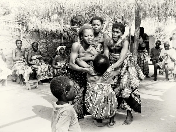 Danse du vaudou par les femmes togolaises — Photo