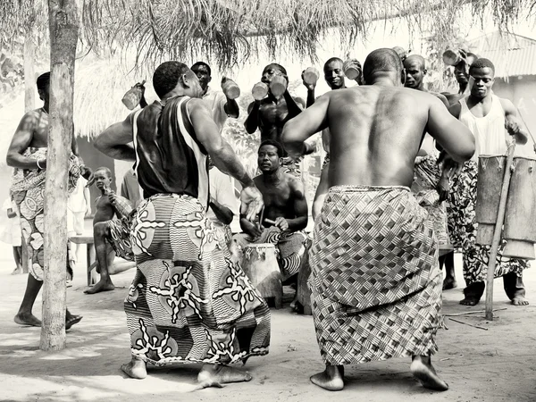 A férfiak Togo táncok — Stock Fotó