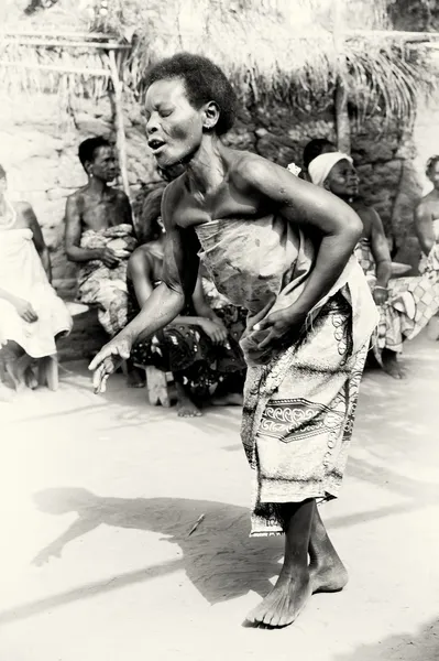 Danza della donna dal Togo — Foto Stock