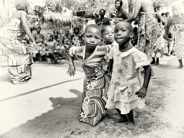 Cute little girls from Togo dance — Stock Photo, Image