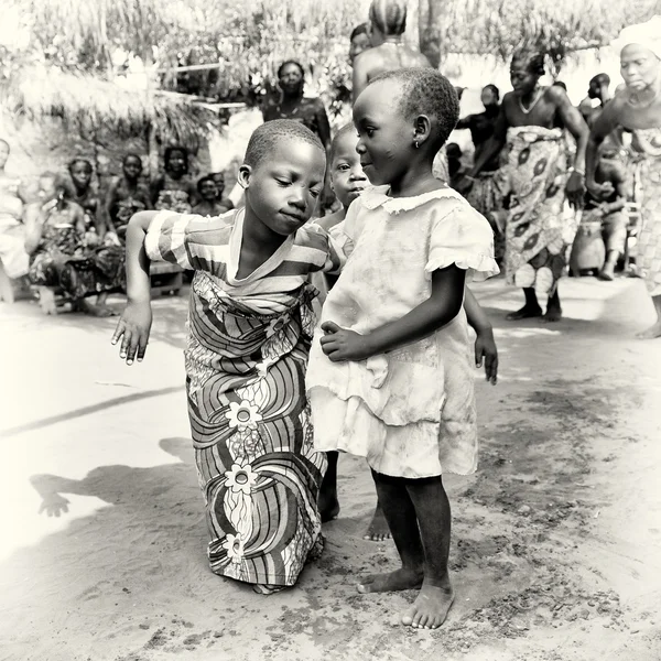 Nice girls from Togo dance — Stock Photo, Image