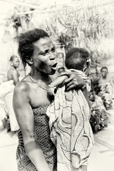 Dame uit togo met haar baby — Stockfoto