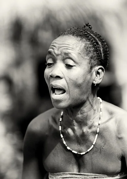 Femme hurlante au Togo — Photo