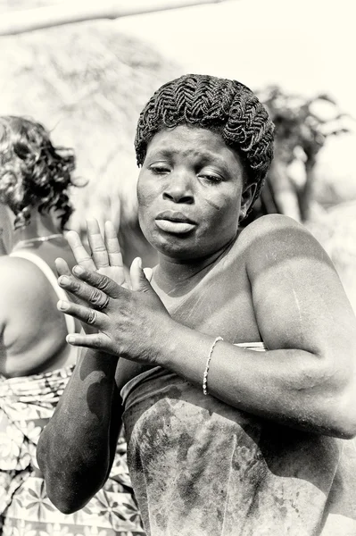 Woman from Togo dances — Stock Photo, Image