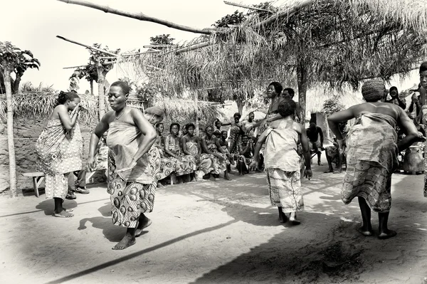 Tánc a labdát a togói — Stock Fotó
