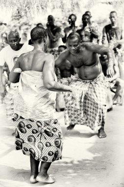 círculo de baile mujeres en togo