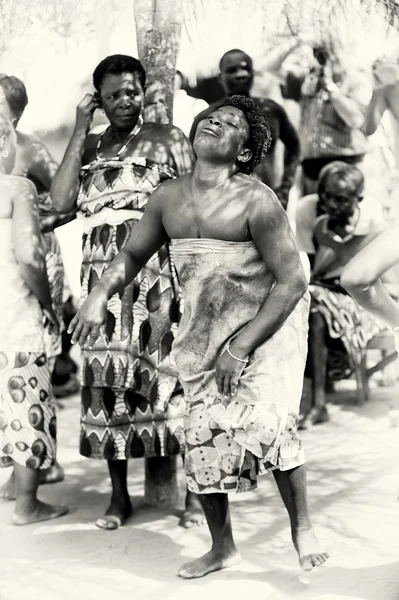 Fat woman from Togo dances — Stock Photo, Image