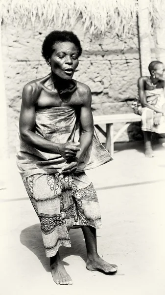 Γυναίκα από το Τόγκο χορεύει εντατικά — Φωτογραφία Αρχείου
