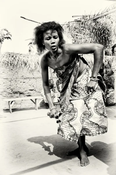 Danse de femme en Togo — Photo