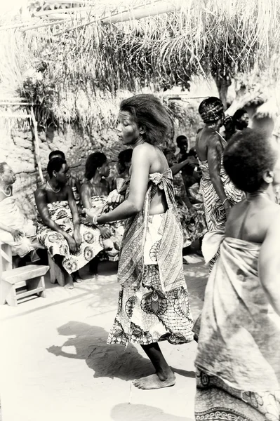 Danças de uma mulher do Togo — Fotografia de Stock