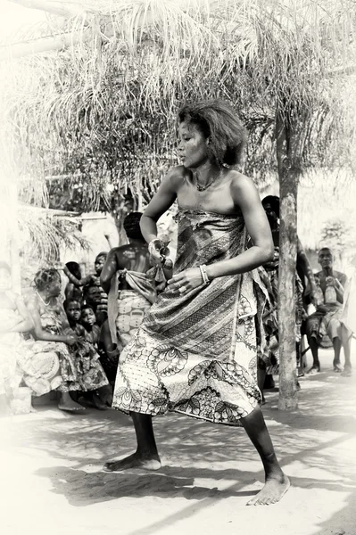 Great dance of a woman from Togo — Stock Photo, Image