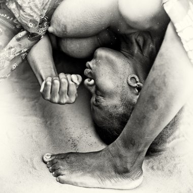 togo gelen yarı çıplak kadın vicdan büyü büyü altında kaybeder