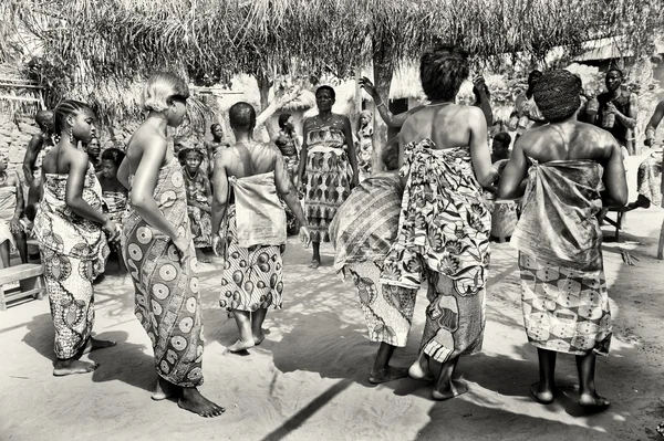 Togo dansları gelen kadın grubu — Stok fotoğraf