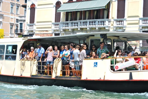 Vida aquática e transporte de Veneza, Itália — Fotografia de Stock