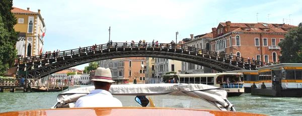 Vatten liv och transport av Venedig, Italien — Stockfoto