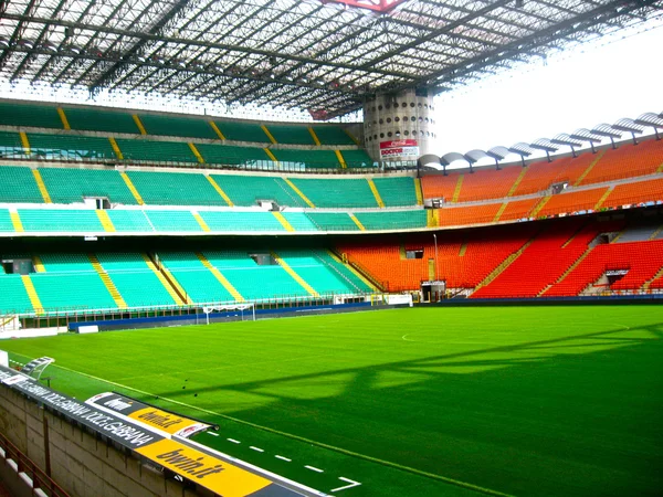 Stadion san siro nebo giuseppe meazza v Miláně, Itálie. — Stock fotografie