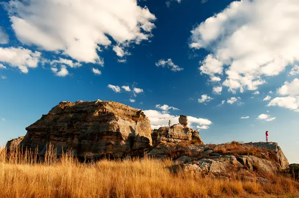 Berg i Madagaskar i en mycket solig afrikanska dag — Stockfoto