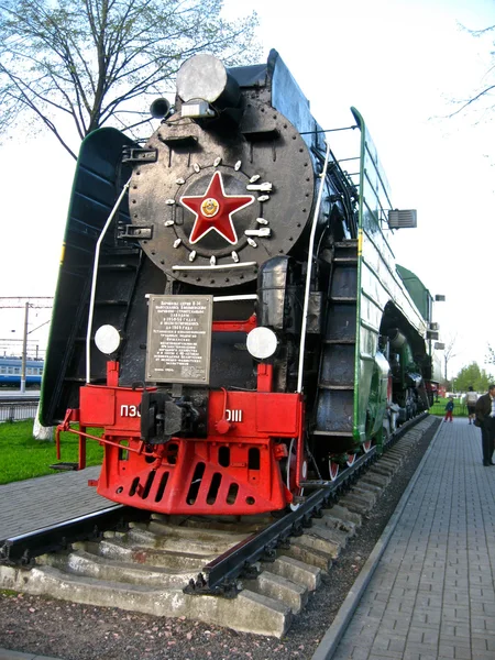 Monument till lokomotivet i Vorsja city, Vitryssland — Stockfoto