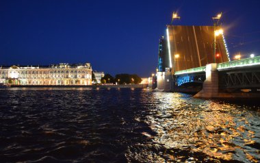 Köprü saint petersburg geceleri açık