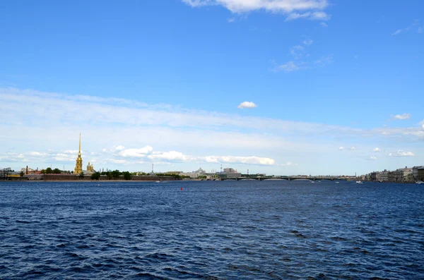 San Petersburgo tomado del agua — Foto de Stock