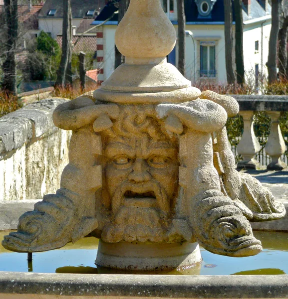Decorative fountain in Auvers-sur-Oise, France — Stock Photo, Image