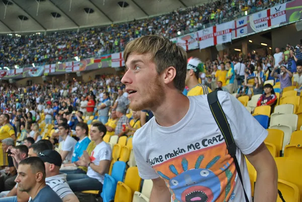 Abanico loco durante el partido de EURO 2012 Italia contra Inglaterra en Kiev, Ucrania —  Fotos de Stock