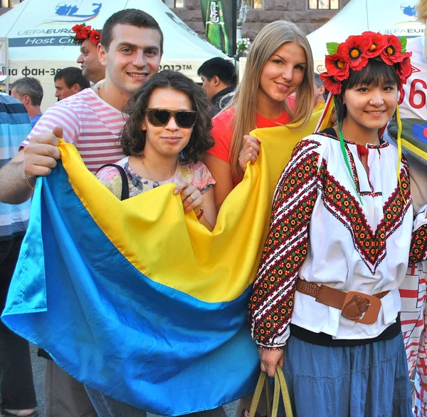 Fãs ucranianos juntos durante o EURO 2012 — Fotografia de Stock