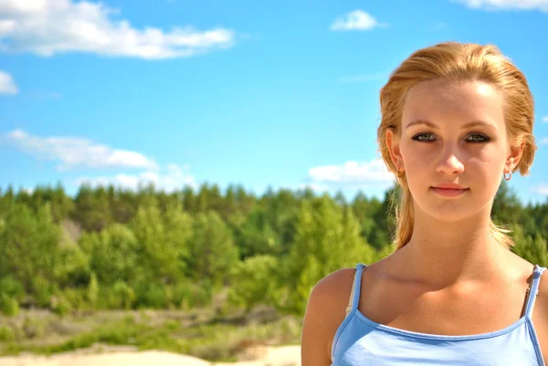 Very beautiful girl and the wood behind — Stock Photo, Image