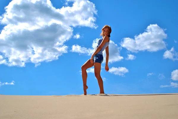 Beautiful sexual girl, sand, sky and clouds — Stock Photo, Image