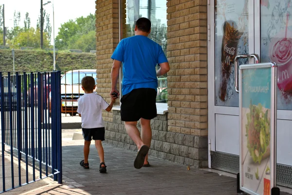 Father and sin go away from McDonalds — Stock Photo, Image