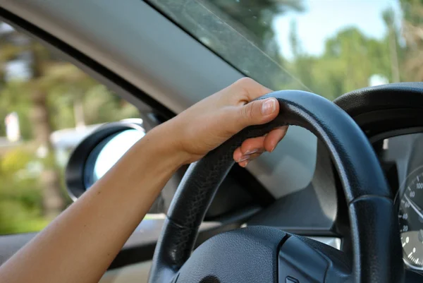 A girl drives her car — Stock Photo, Image