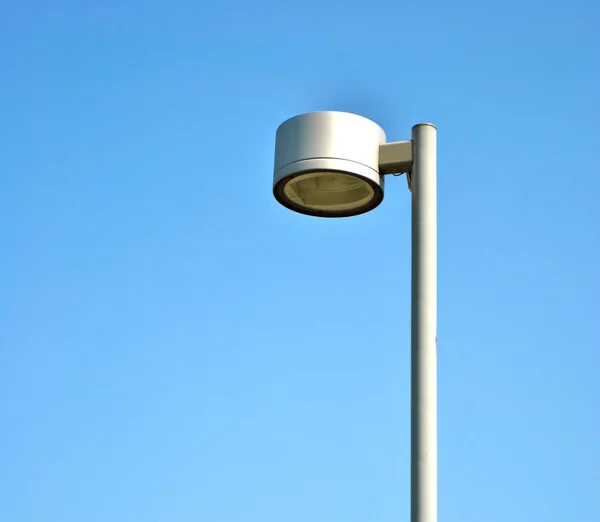 Lámpara poste y cielo —  Fotos de Stock