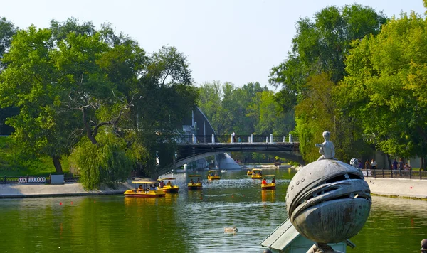 Parco prende il nome dal colonnello Chkalov a Dnipropetrovsk, Ucraina — Foto Stock