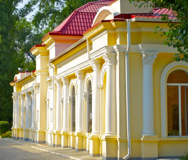 Stazione ferroviaria per bambini nel parco prende il nome dal colonnello Chkalov a Dnipropetrovsk, Ucraina — Foto Stock