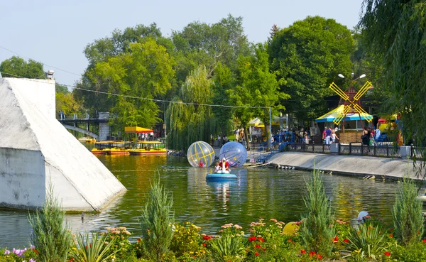 Parc nommé d'après le colonel Chkalov à Dnipropetrovsk, Ukraine — Photo