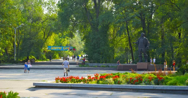 Park benannt nach Oberst Tschkalow in Dnipropetrowsk, Ukraine — Stockfoto