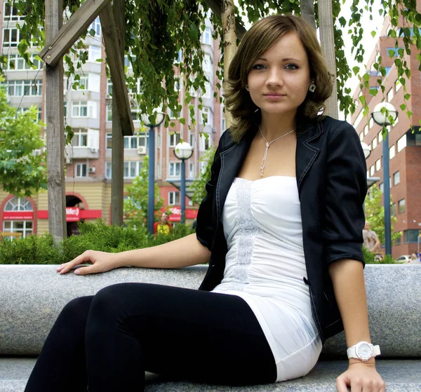 Cute girl poses for the camera — Stock Photo, Image