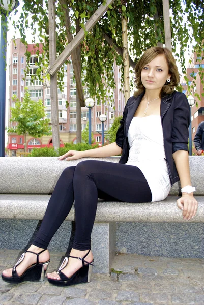 Cute girl poses for the camera — Stock Photo, Image