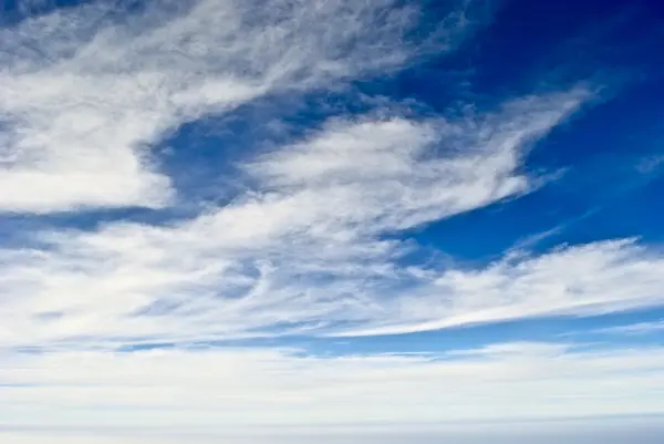 Belle composition de nuages dans le ciel — Photo