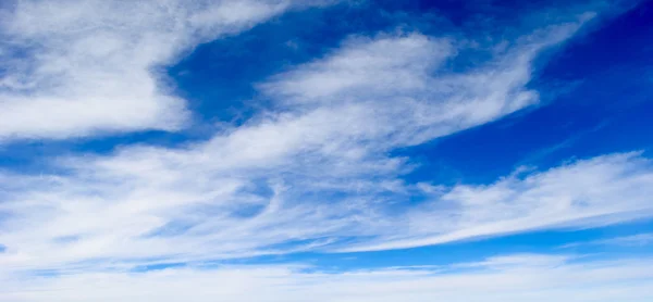 Hermosa composición de nubes en el cielo —  Fotos de Stock
