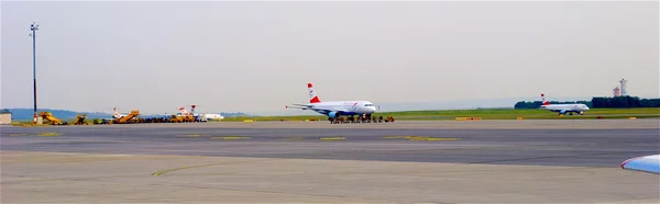 Avión de la compañía austríaca de flechas — Foto de Stock