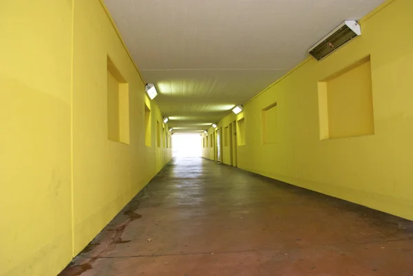 Yellow tunnel to the light — Stock Photo, Image