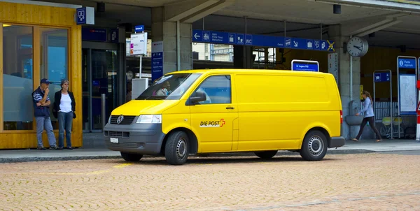 Post yellow car — Stock Photo, Image