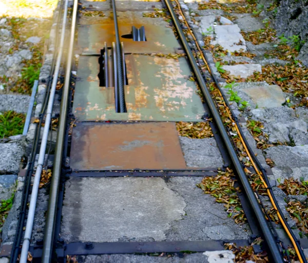 El ferrocarril desciende de la montaña —  Fotos de Stock