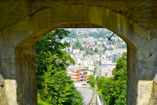 スイス連邦共和国への石造りのゲート — ストック写真