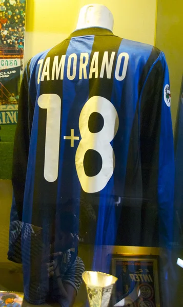 Camisa de futebol Inter famoso de Ivan Zamorano, número 1plus8, no museu Inter Milan — Fotografia de Stock